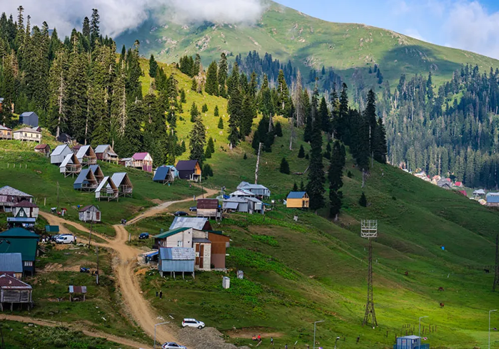 Kashmir 06-Night Experience: A Journey Through Paradise